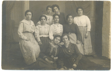 Női csoportkép - 1920 körül