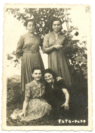 Női csoportkép - 1958