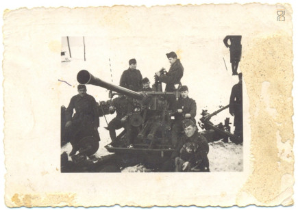 Katonakép, jobb szélén Dánél Ádám - II. vh