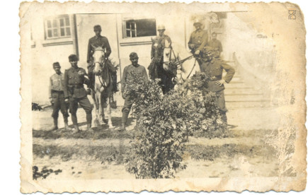 Katonai csoportkép, balról a második Boga Antal - 1944