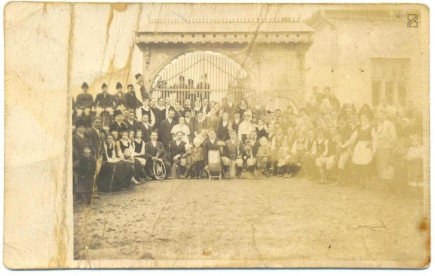 Farsangolók csoportképe - 1936.