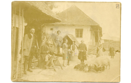 Vitos család - Vitos József udvarán