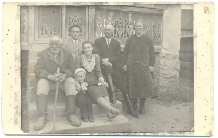 Vitos Papó és családja