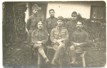 Katonai csoportkép, megjelölve rajta Koncsag László